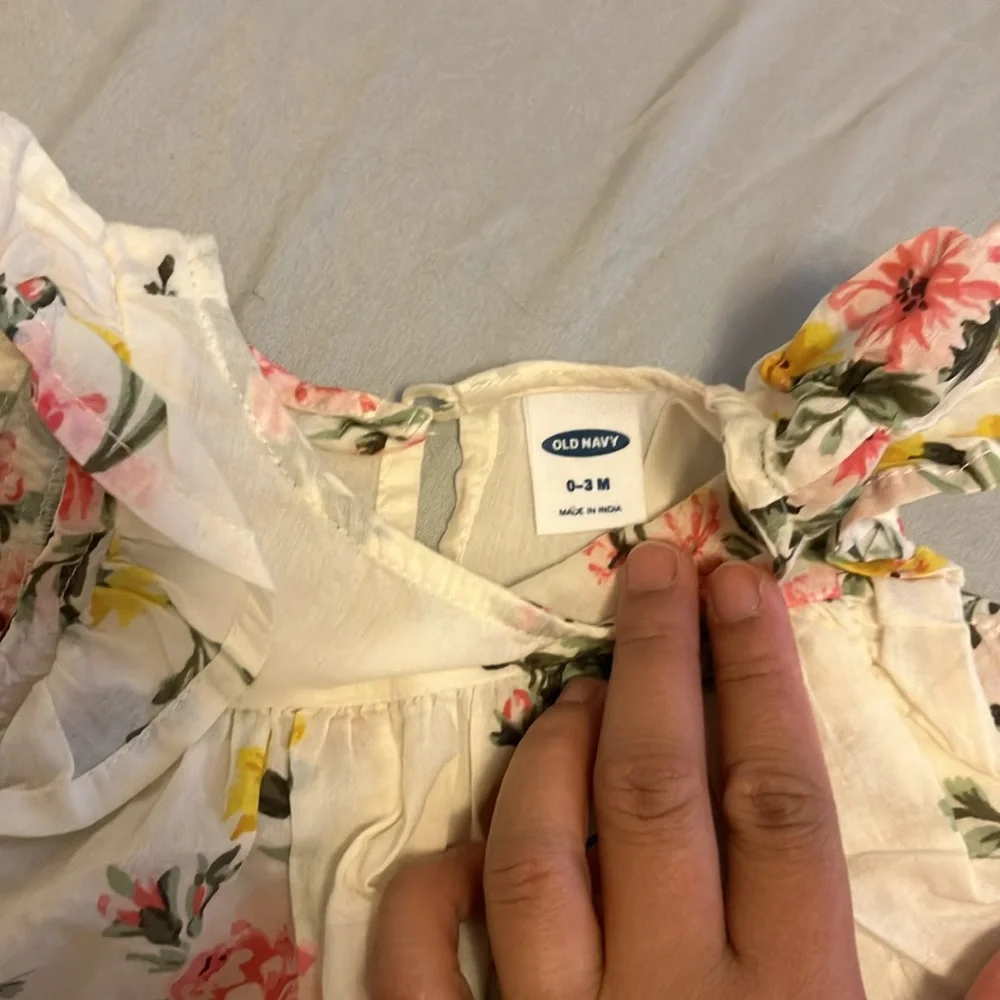 🌸  3/$15 Bundle of baby clothes - Picture 15 of 17
